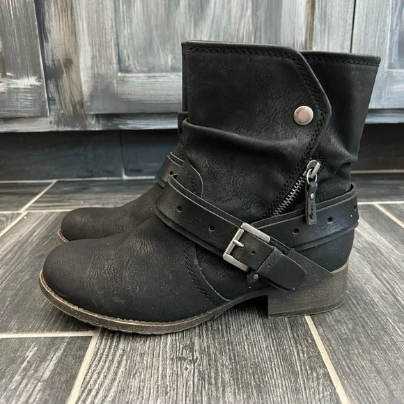 NWT SO Black Boots - Picture 2 of 9